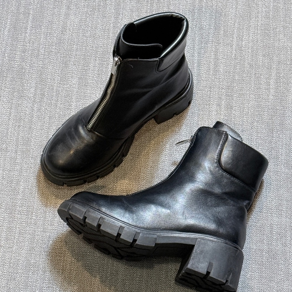 Me Too Front‎ Zip Lug Sole Platform Ankle Boots Womens 7.5M O200825